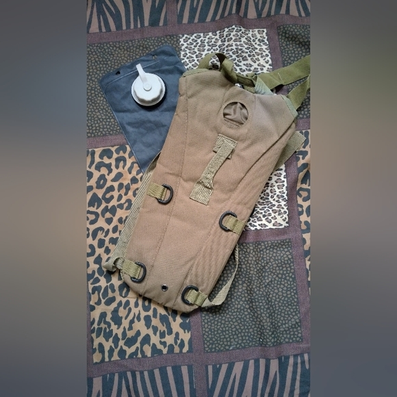 KMS Camel-Back - Picture 3 of 3